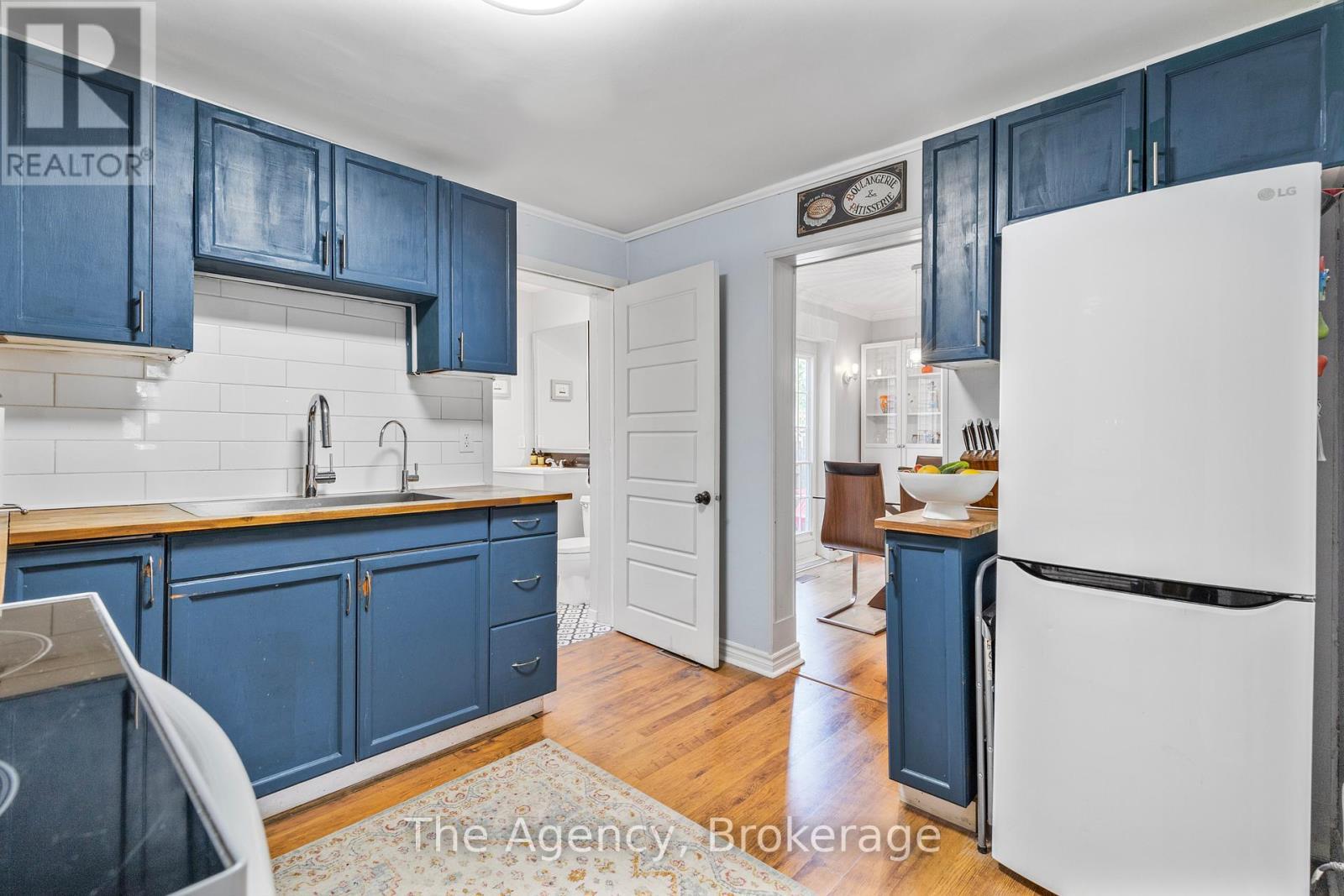 1 Mareve Avenue, Hamilton (Hamilton Beach), ON - Indoor Photo Showing Kitchen With Double Sink