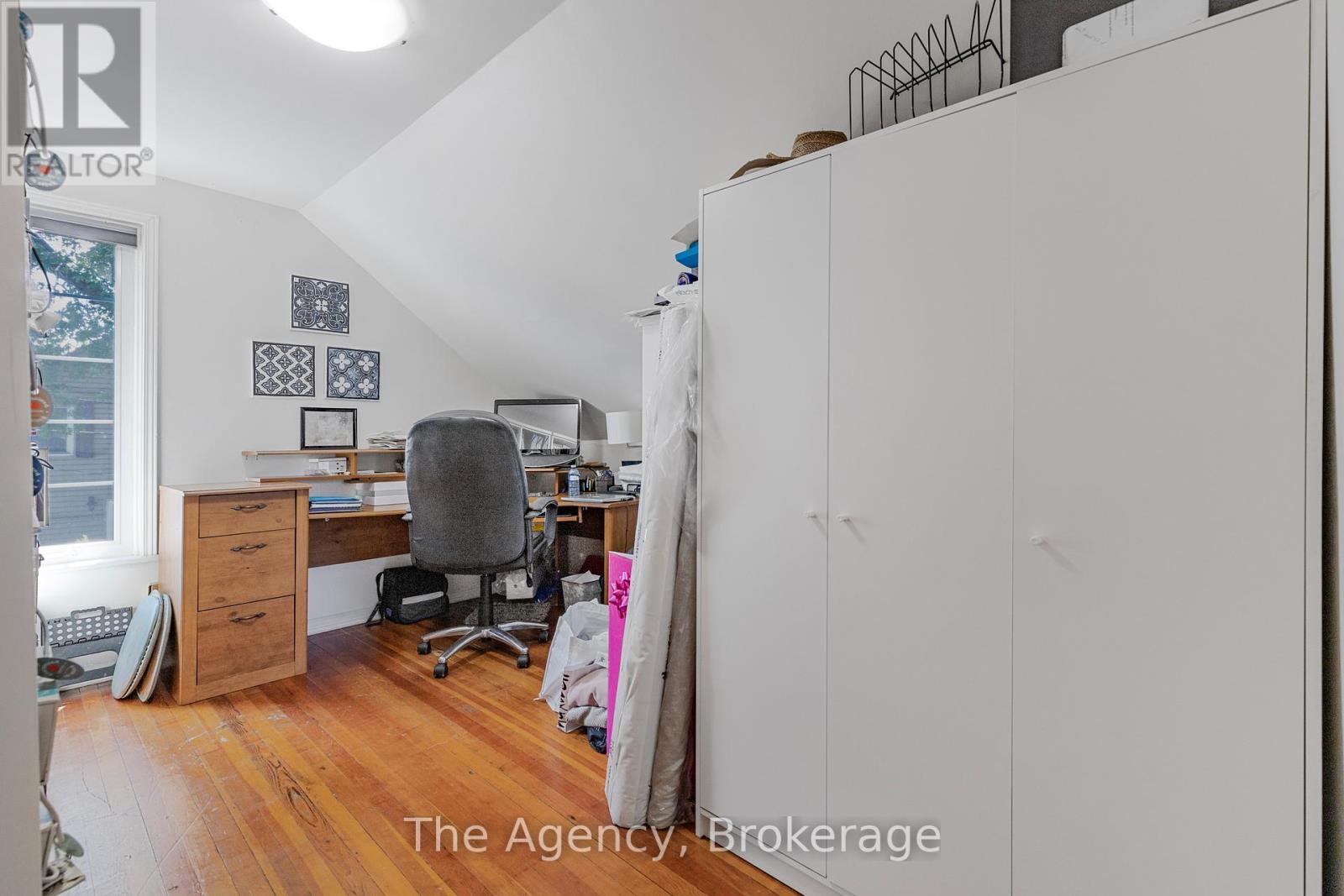 1 Mareve Avenue, Hamilton (Hamilton Beach), ON - Indoor Photo Showing Other Room