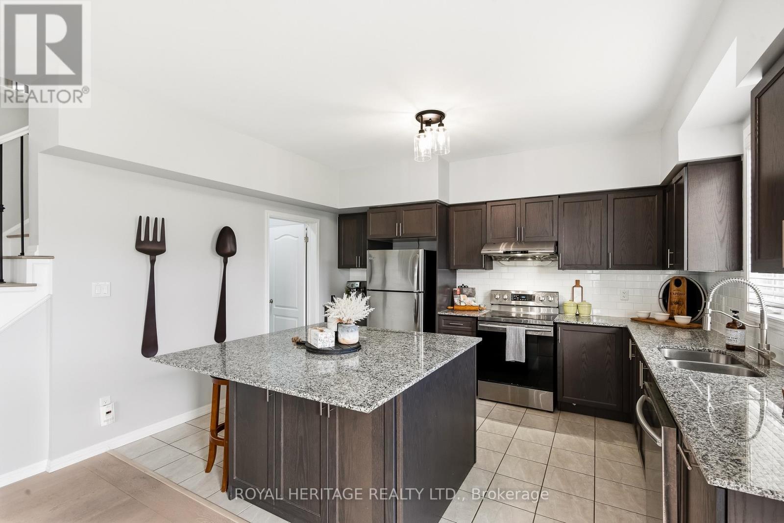 7 Sunderland Meadows Drive, Brock, ON - Indoor Photo Showing Kitchen With Stainless Steel Kitchen With Double Sink With Upgraded Kitchen