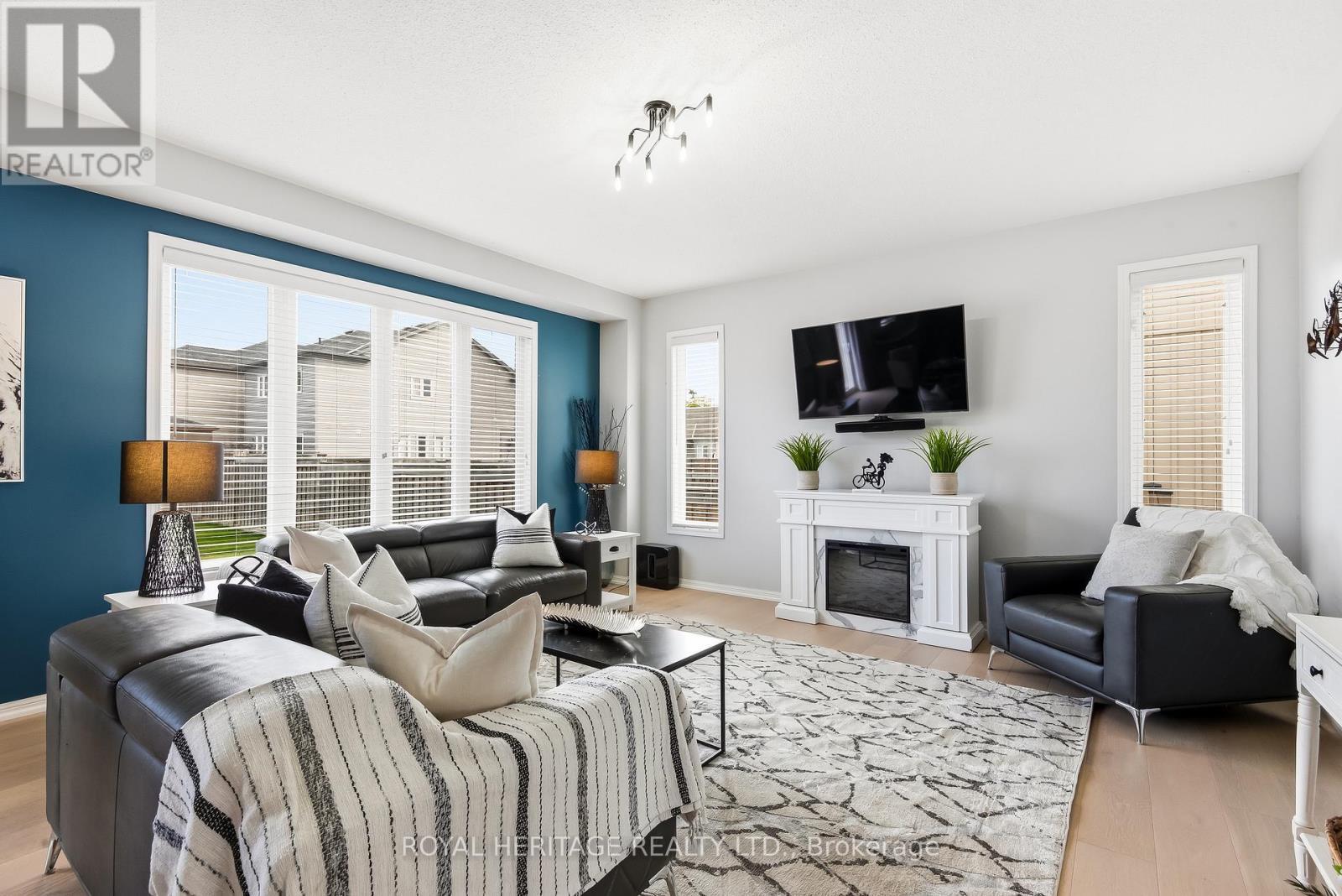 7 Sunderland Meadows Drive, Brock, ON - Indoor Photo Showing Living Room With Fireplace