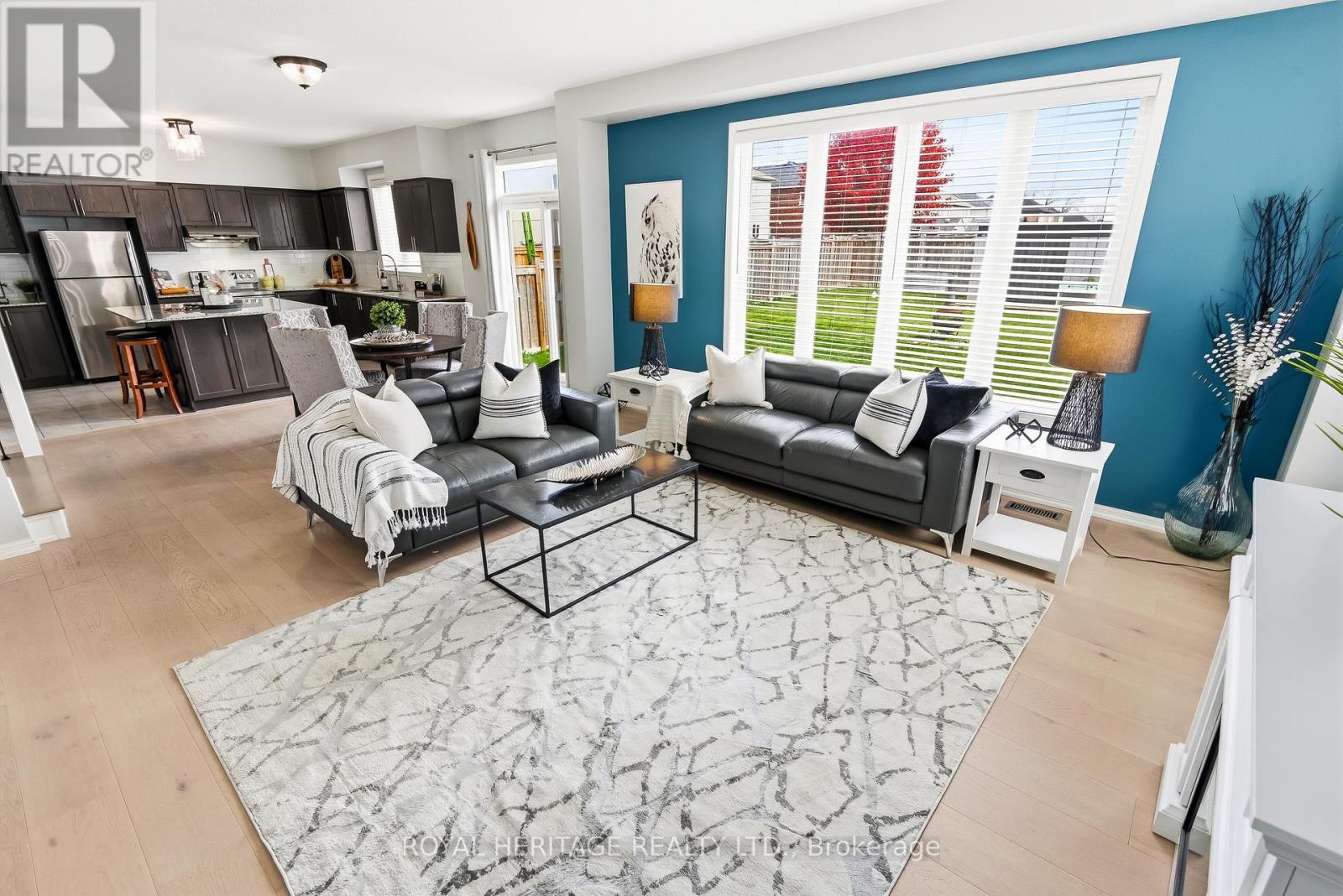 7 Sunderland Meadows Drive, Brock, ON - Indoor Photo Showing Living Room