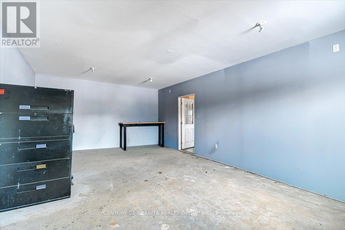 1725 Loop Road, Highlands East (Monmouth), ON