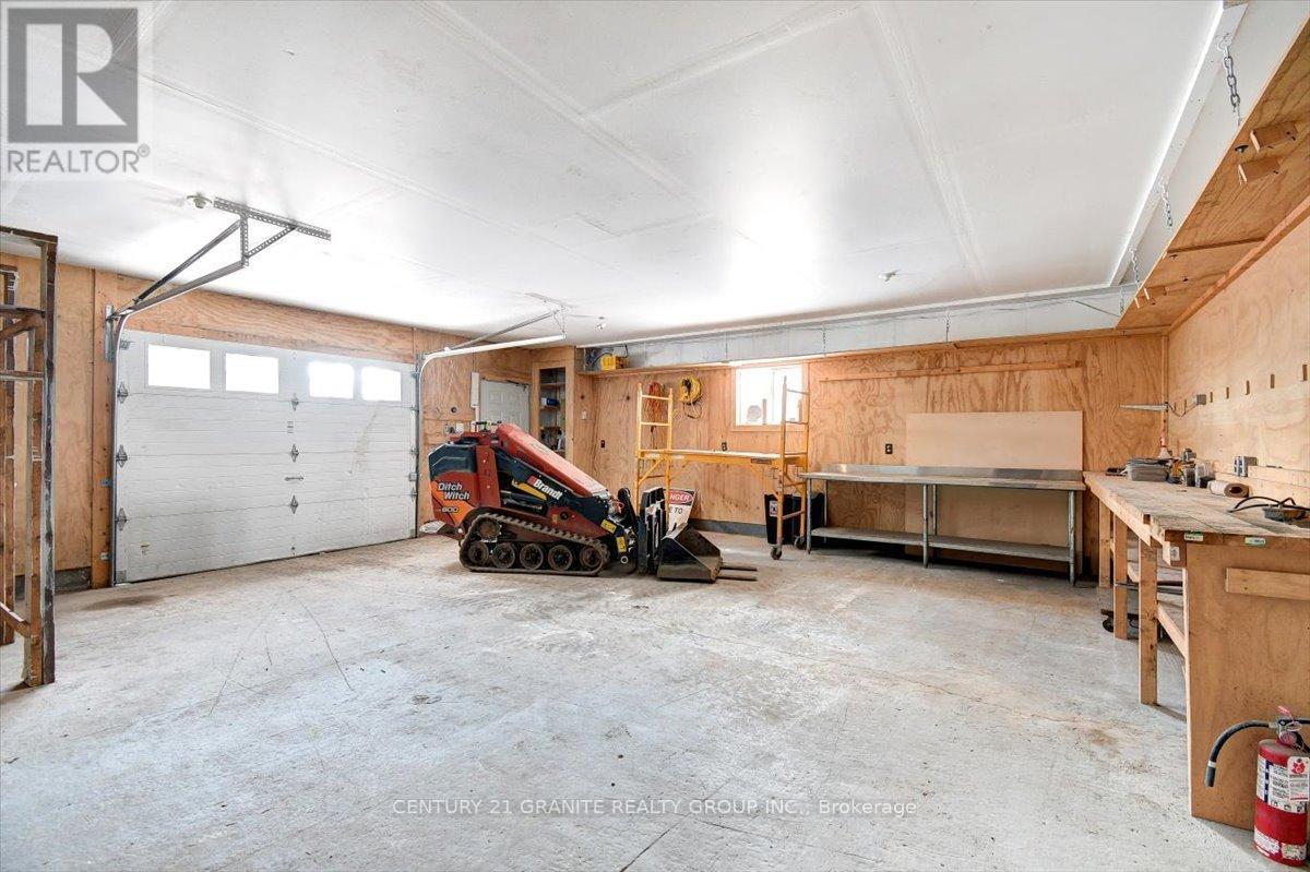 1725 Loop Road, Highlands East (Monmouth), ON