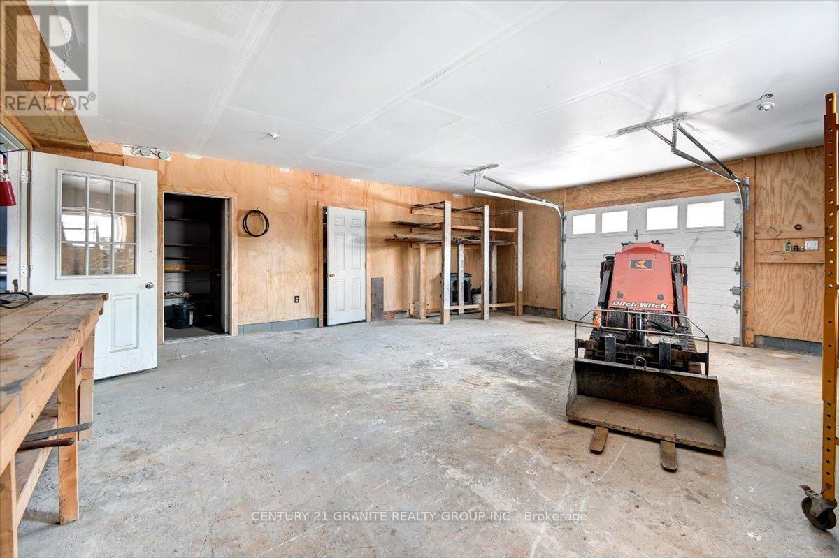 1725 Loop Road, Highlands East (Monmouth), ON