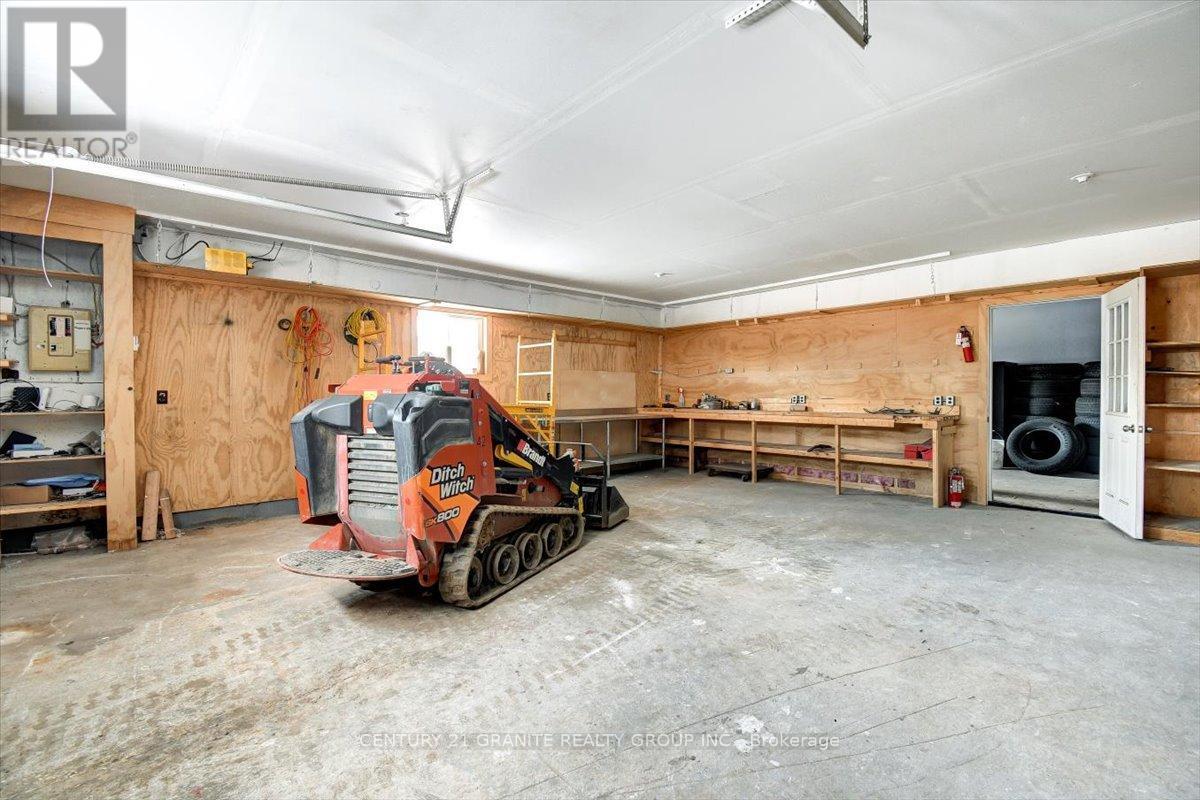 1725 Loop Road, Highlands East (Monmouth), ON