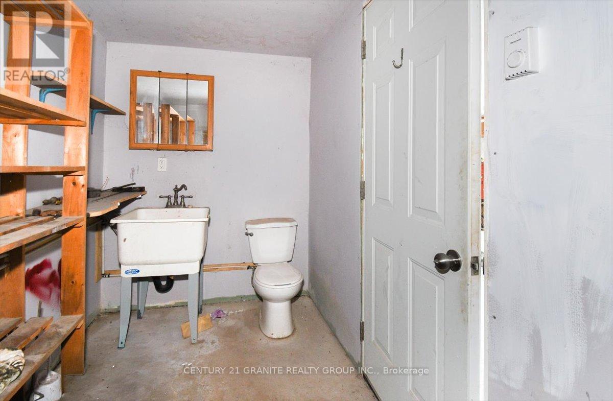 1725 Loop Road, Highlands East (Monmouth), ON