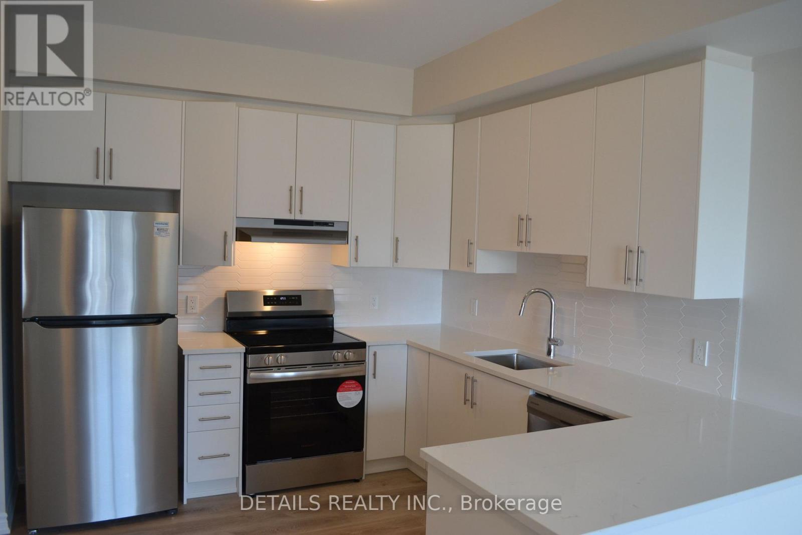 604 - 397 Codd'S Road, Ottawa, ON - Indoor Photo Showing Kitchen