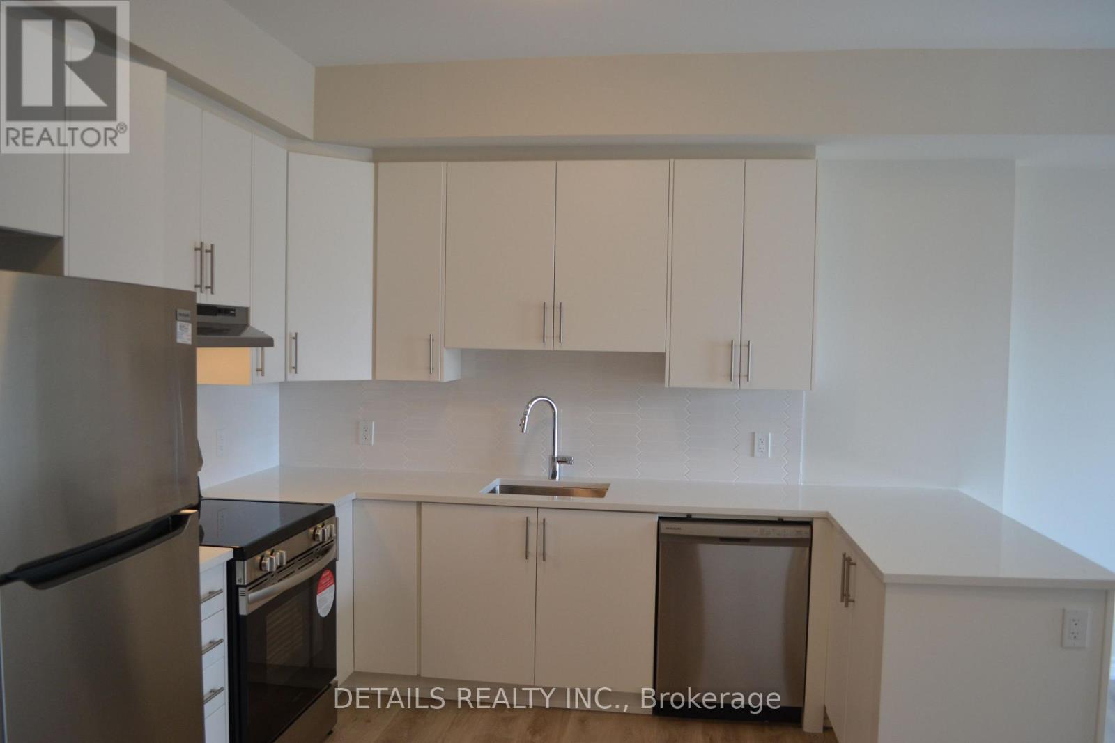 604 - 397 Codd'S Road, Ottawa, ON - Indoor Photo Showing Kitchen