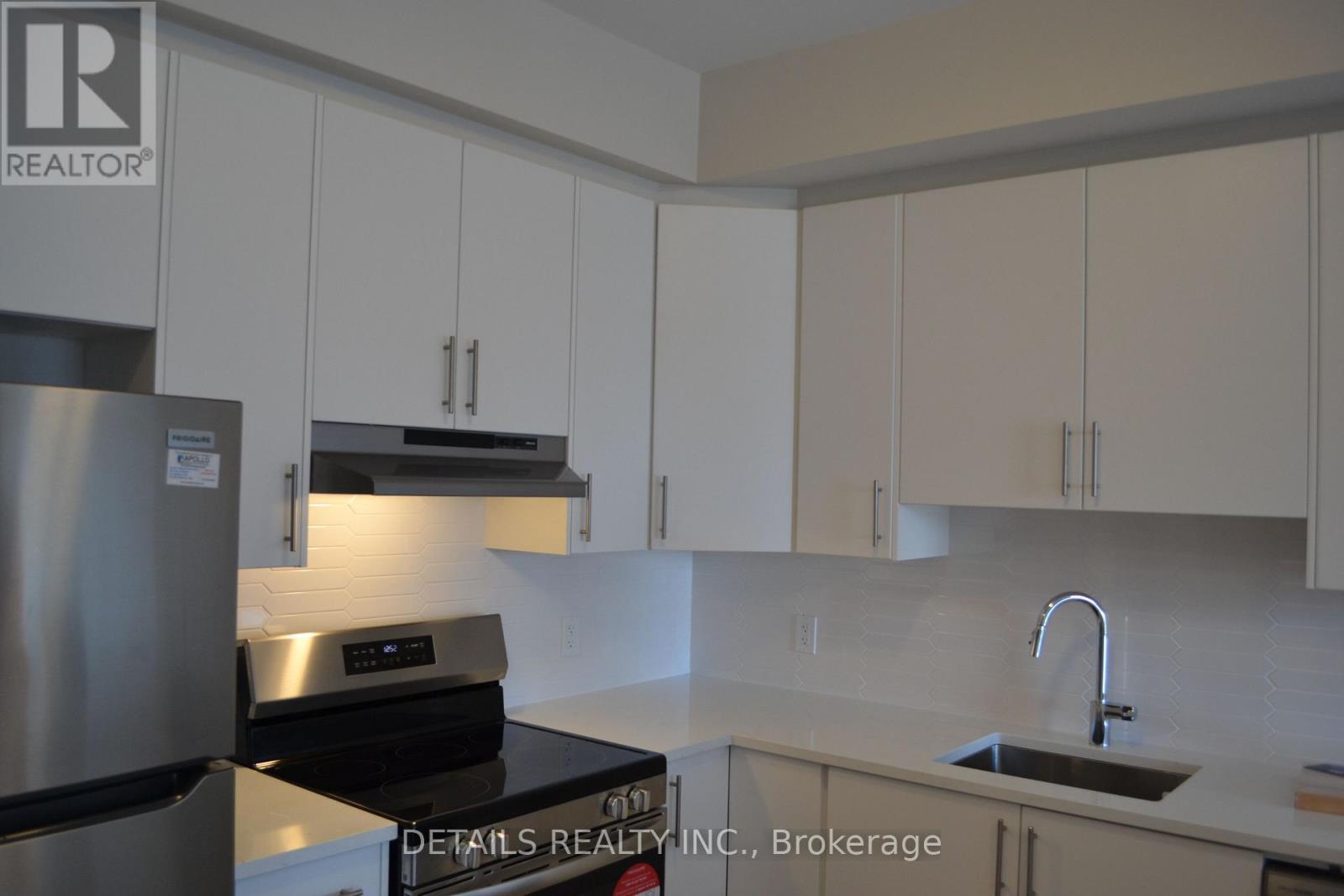 604 - 397 Codd'S Road, Ottawa, ON - Indoor Photo Showing Kitchen