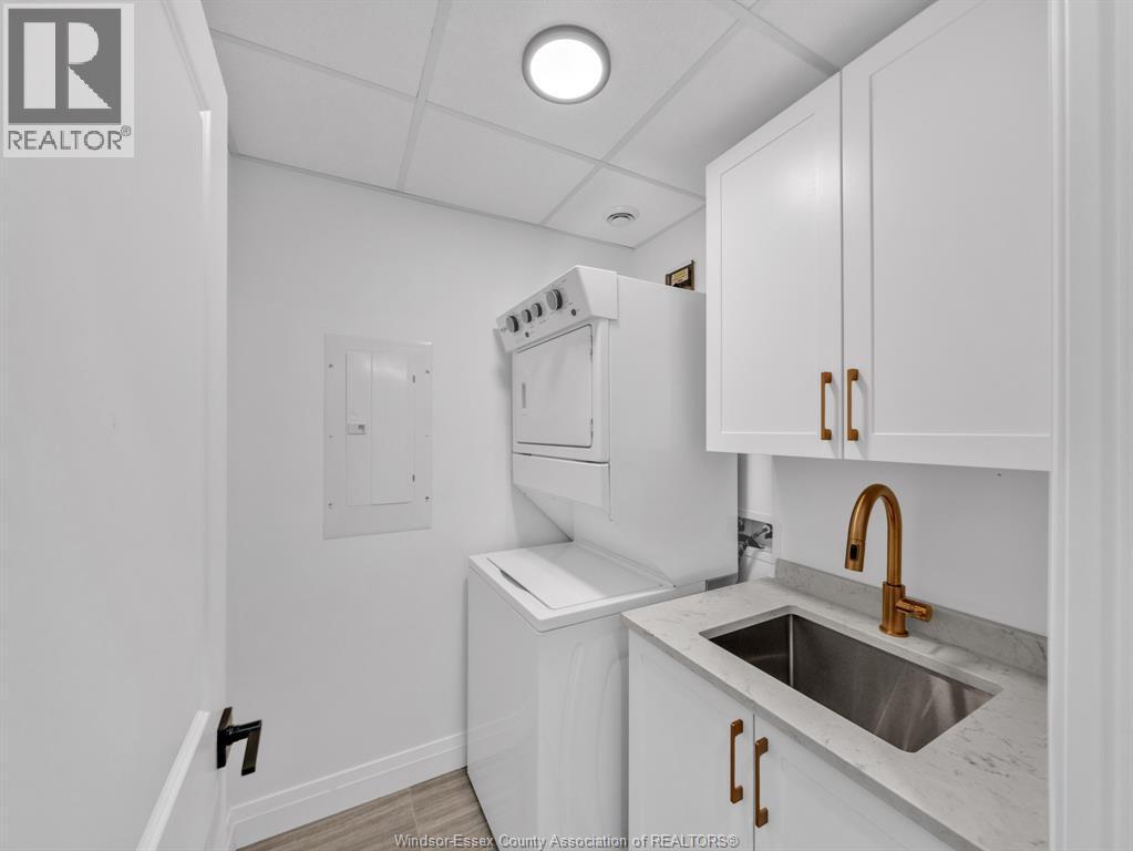 3817 Howard Avenue Unit# 419, Windsor, ON - Indoor Photo Showing Laundry Room
