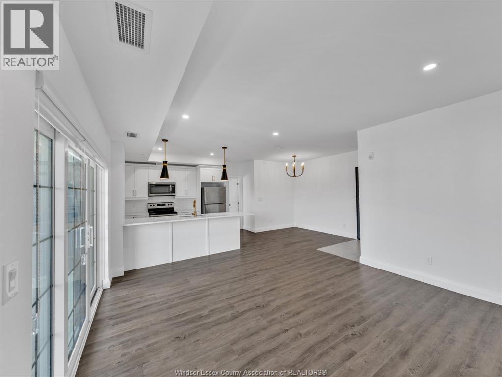 3817 Howard Avenue Unit# 419, Windsor, ON - Indoor Photo Showing Kitchen
