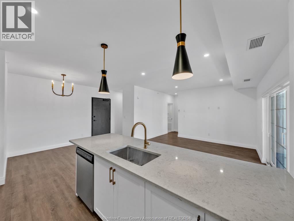 3817 Howard Avenue Unit# 419, Windsor, ON - Indoor Photo Showing Kitchen