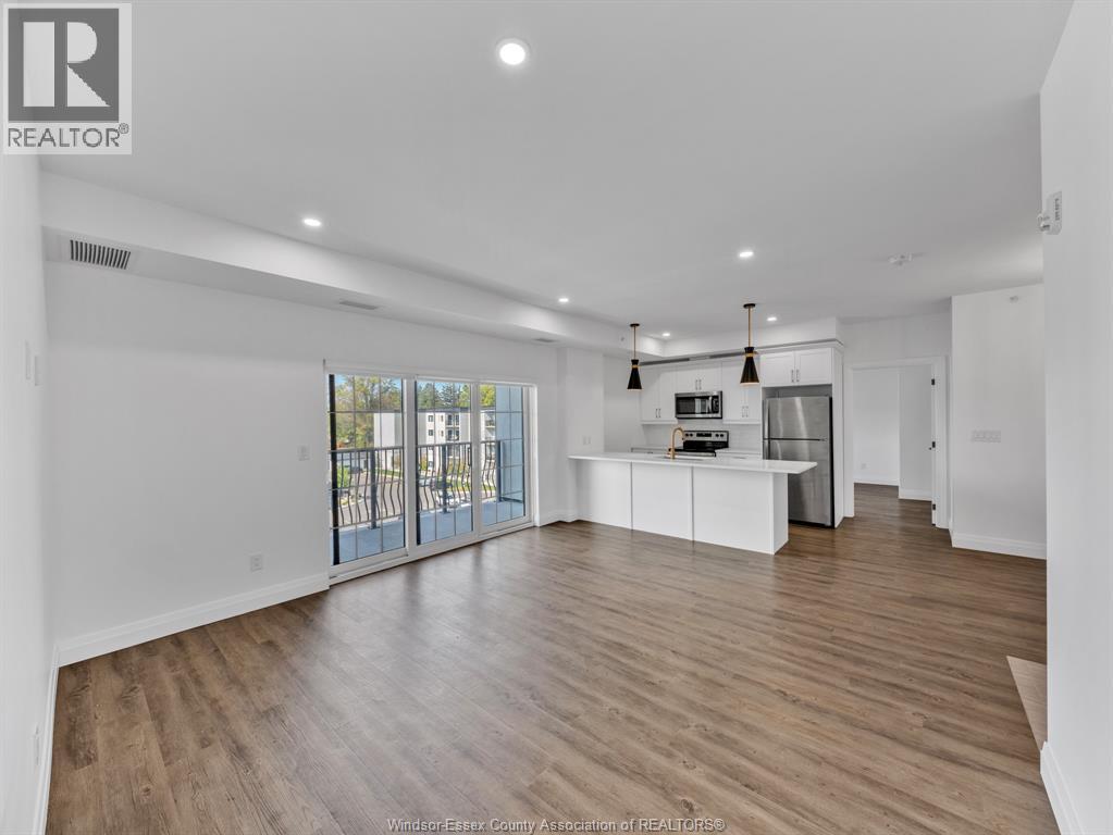3817 Howard Avenue Unit# 419, Windsor, ON - Indoor Photo Showing Living Room