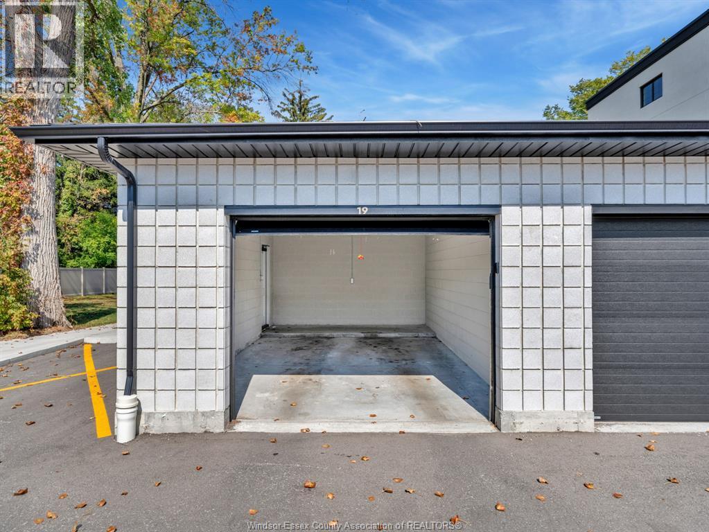 3817 Howard Avenue Unit# 419, Windsor, ON - Outdoor With Exterior