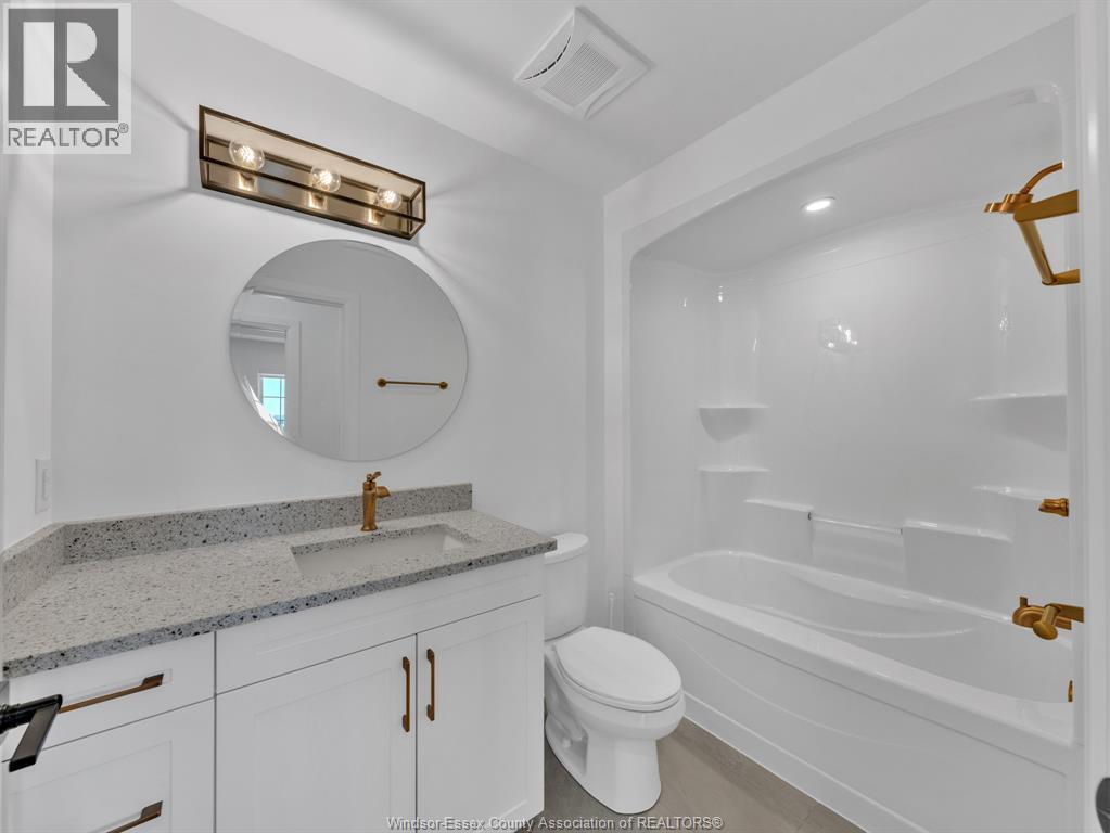 3817 Howard Avenue Unit# 419, Windsor, ON - Indoor Photo Showing Bathroom