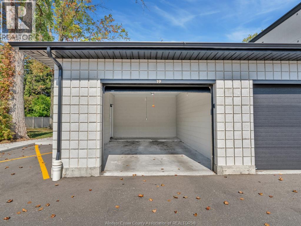 3817 Howard Avenue Unit# 419, Windsor, ON - Outdoor With Exterior