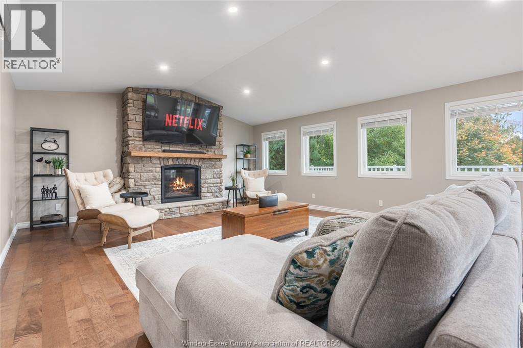 215 County Rd 34 West, Cottam, ON - Indoor With Fireplace