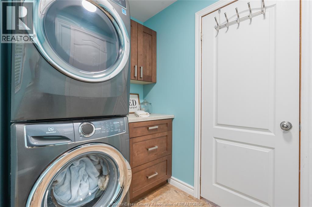 215 County Rd 34 West, Cottam, ON - Indoor Photo Showing Laundry Room
