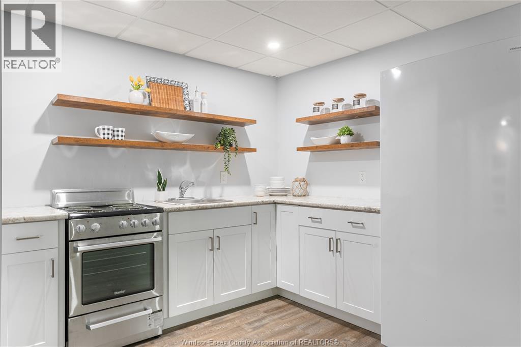 215 County Rd 34 West, Cottam, ON - Indoor Photo Showing Kitchen