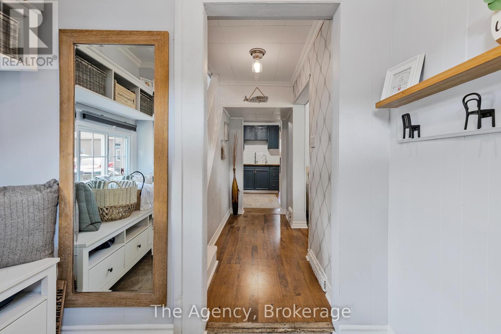 1 Mareve Avenue, Hamilton (Hamilton Beach), ON - Indoor Photo Showing Other Room