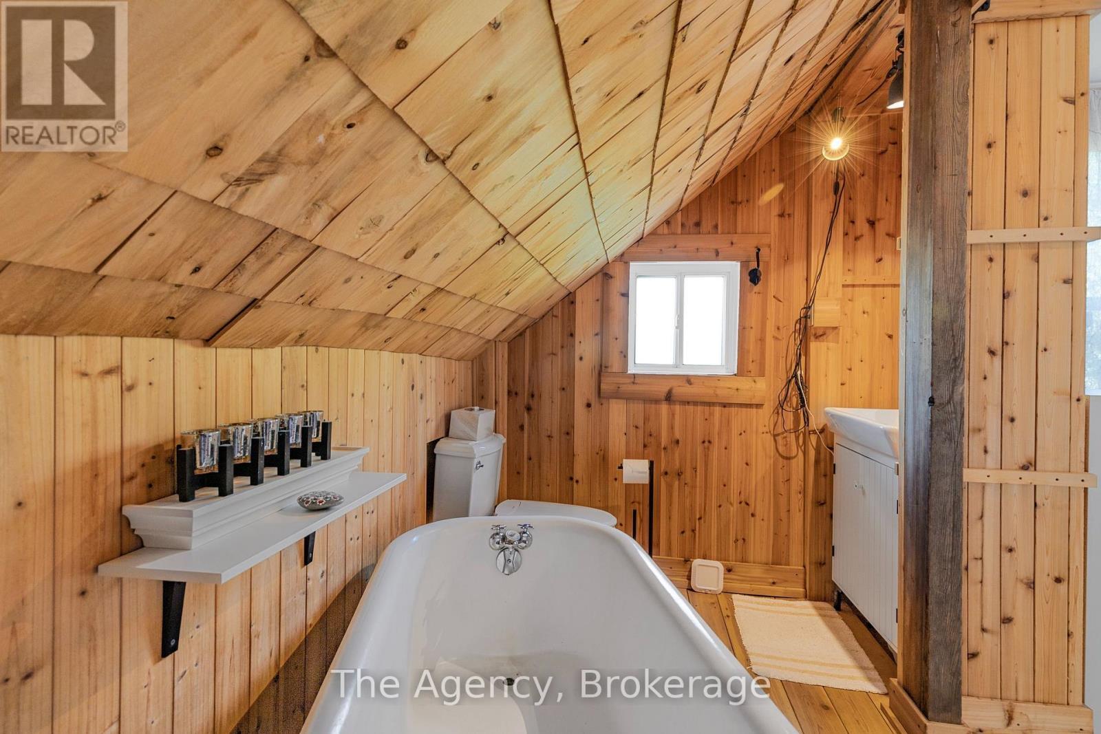 1 Mareve Avenue, Hamilton (Hamilton Beach), ON - Indoor Photo Showing Other Room