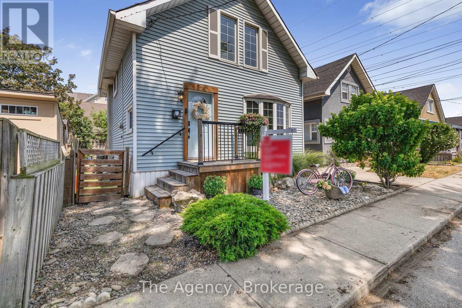 1 Mareve Avenue, Hamilton (Hamilton Beach), ON - Outdoor