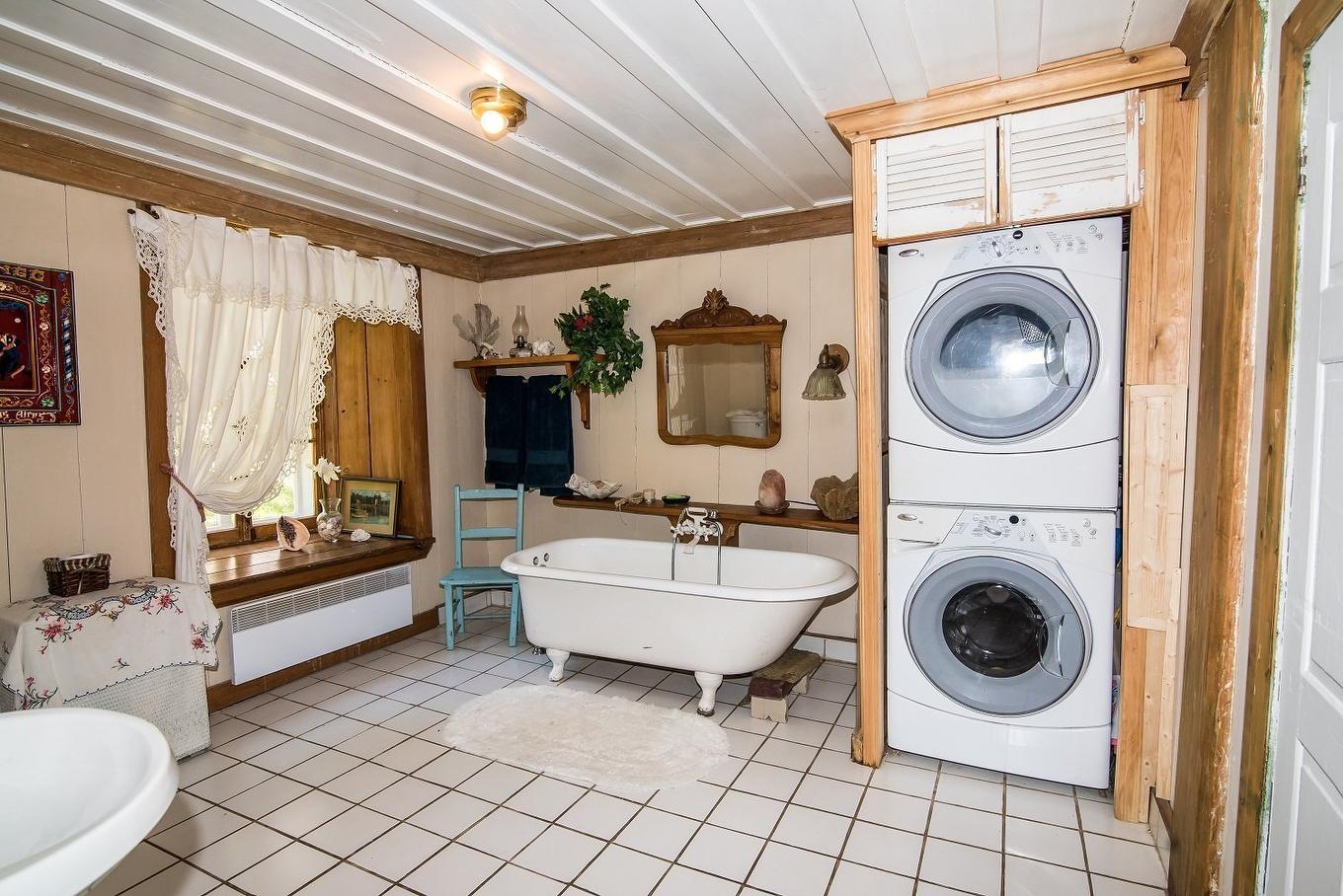 Bathroom - 46 Route 132 E., Saint-Denis-De La Bouteillerie, QC - Indoor Photo Showing Laundry Room