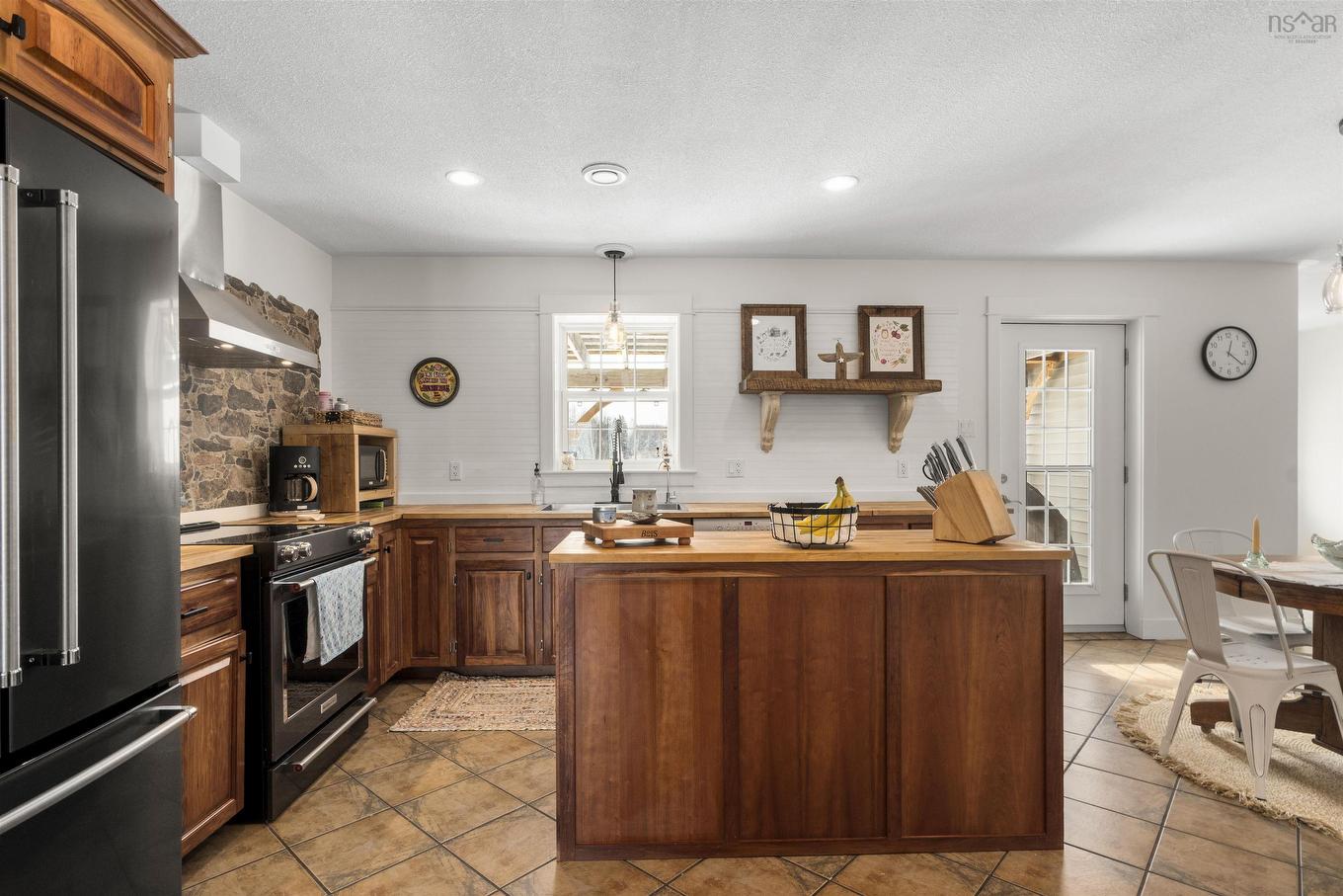 10928 Highway 1, Paradise, NS