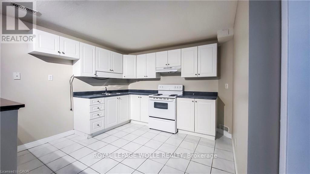 1 - 132 Udvari Crescent, Kitchener, ON - Indoor Photo Showing Kitchen