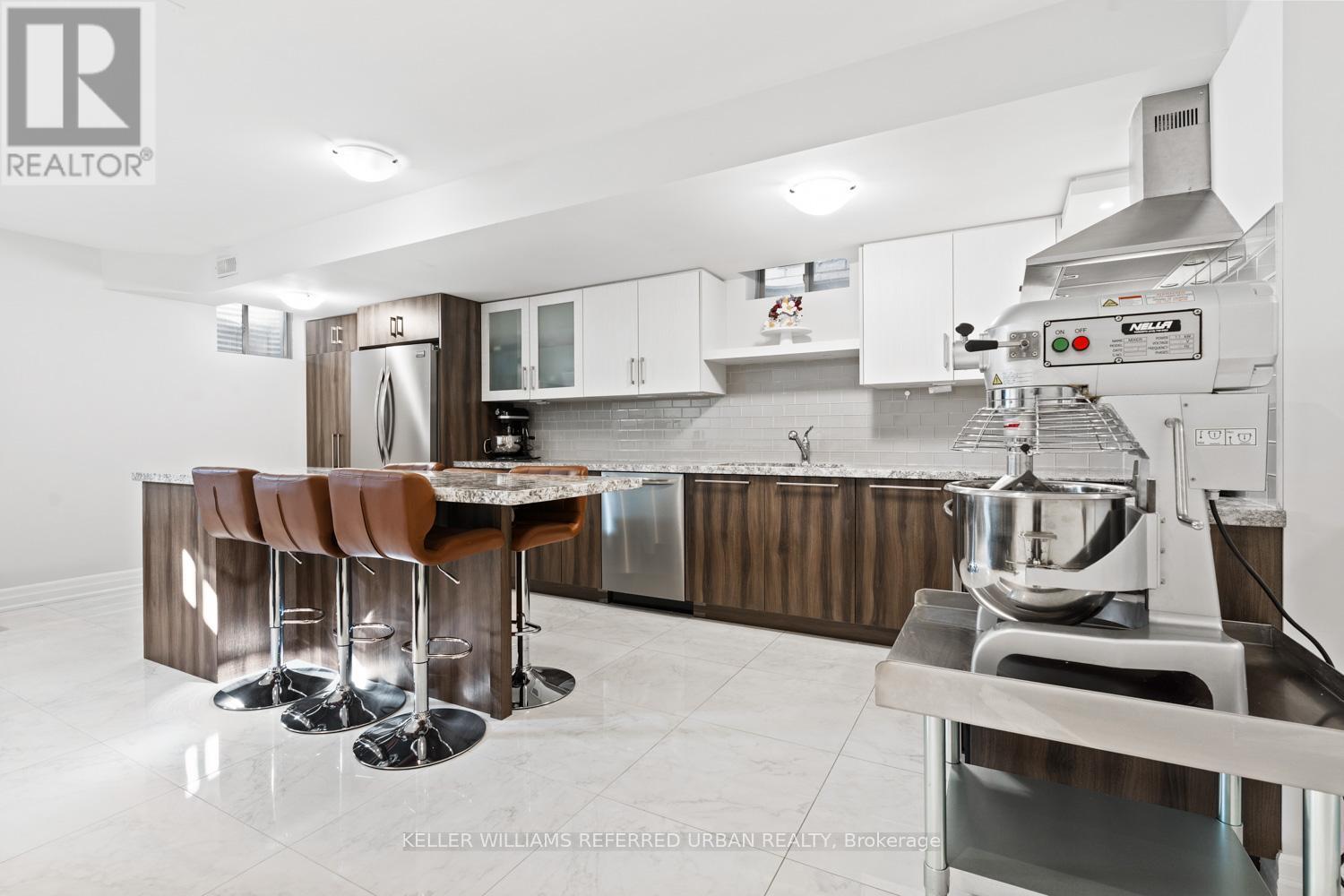 58 Wells Orchard Crescent, King, ON - Indoor Photo Showing Kitchen With Upgraded Kitchen