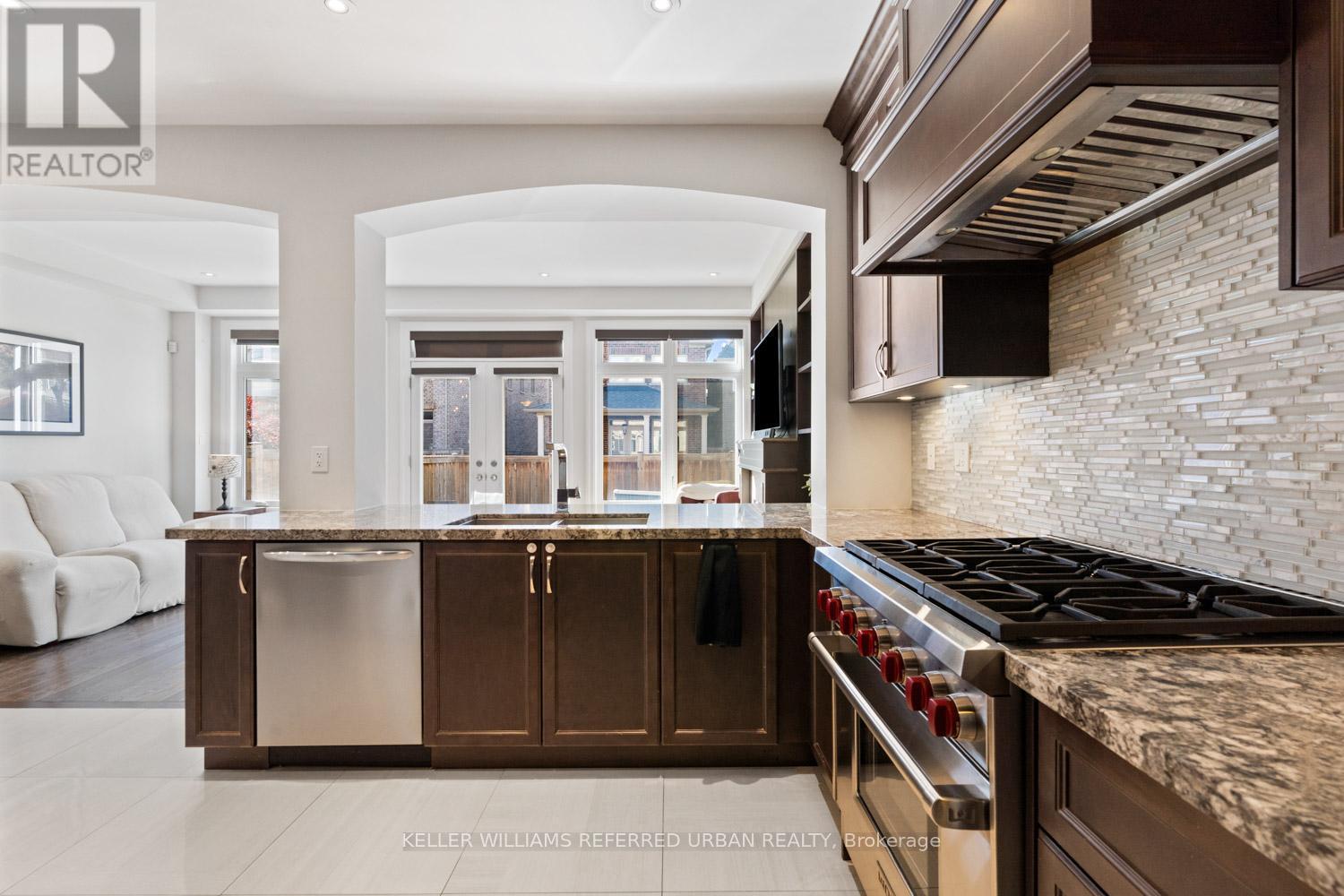58 Wells Orchard Crescent, King, ON - Indoor Photo Showing Kitchen With Upgraded Kitchen