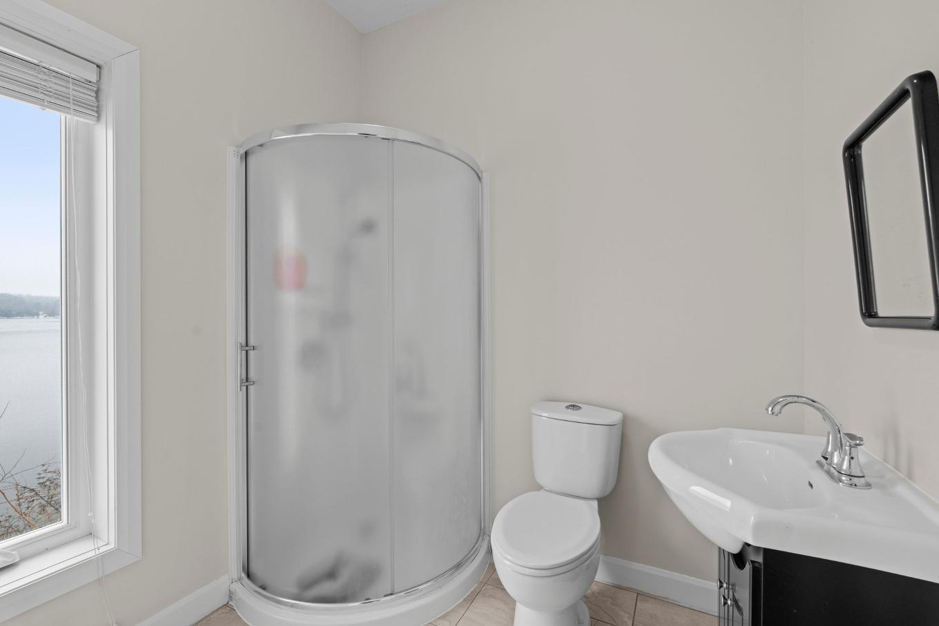 Salle de bains - 700 Rue Du Cap, Saint-Hippolyte, QC - Indoor Photo Showing Bathroom