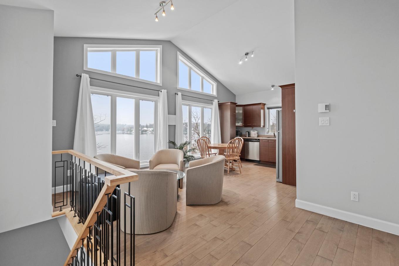 Salle familiale - 700 Rue Du Cap, Saint-Hippolyte, QC - Indoor Photo Showing Other Room