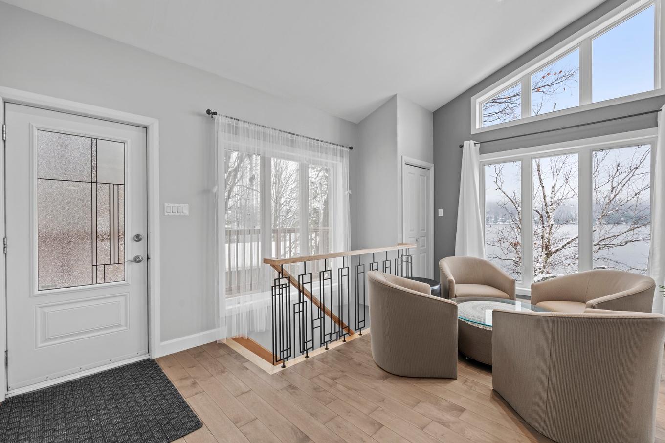 Salle familiale - 700 Rue Du Cap, Saint-Hippolyte, QC - Indoor Photo Showing Other Room