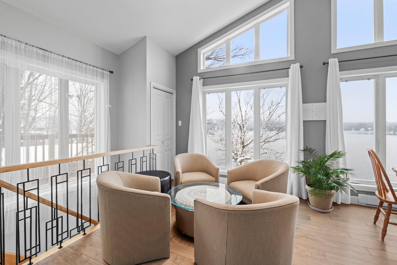 Salle familiale - 700 Rue Du Cap, Saint-Hippolyte, QC - Indoor Photo Showing Other Room