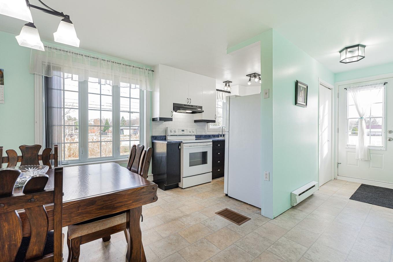 Kitchen - 42 Route 335, Saint-Lin/Laurentides, QC - Indoor Photo Showing Kitchen