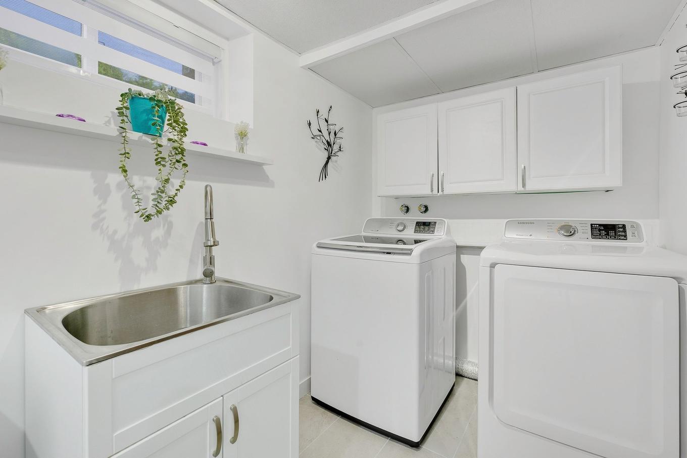 Bathroom - 1223 23E Avenue, Saint-Jérôme, QC - Indoor Photo Showing Laundry Room