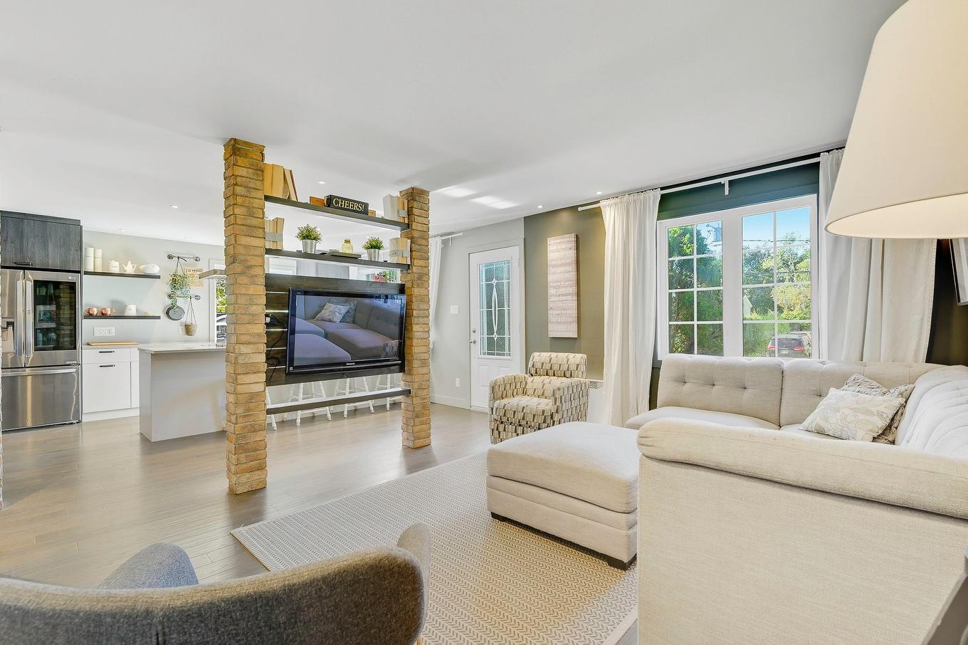 Living room - 1223 23E Avenue, Saint-Jérôme, QC - Indoor Photo Showing Living Room