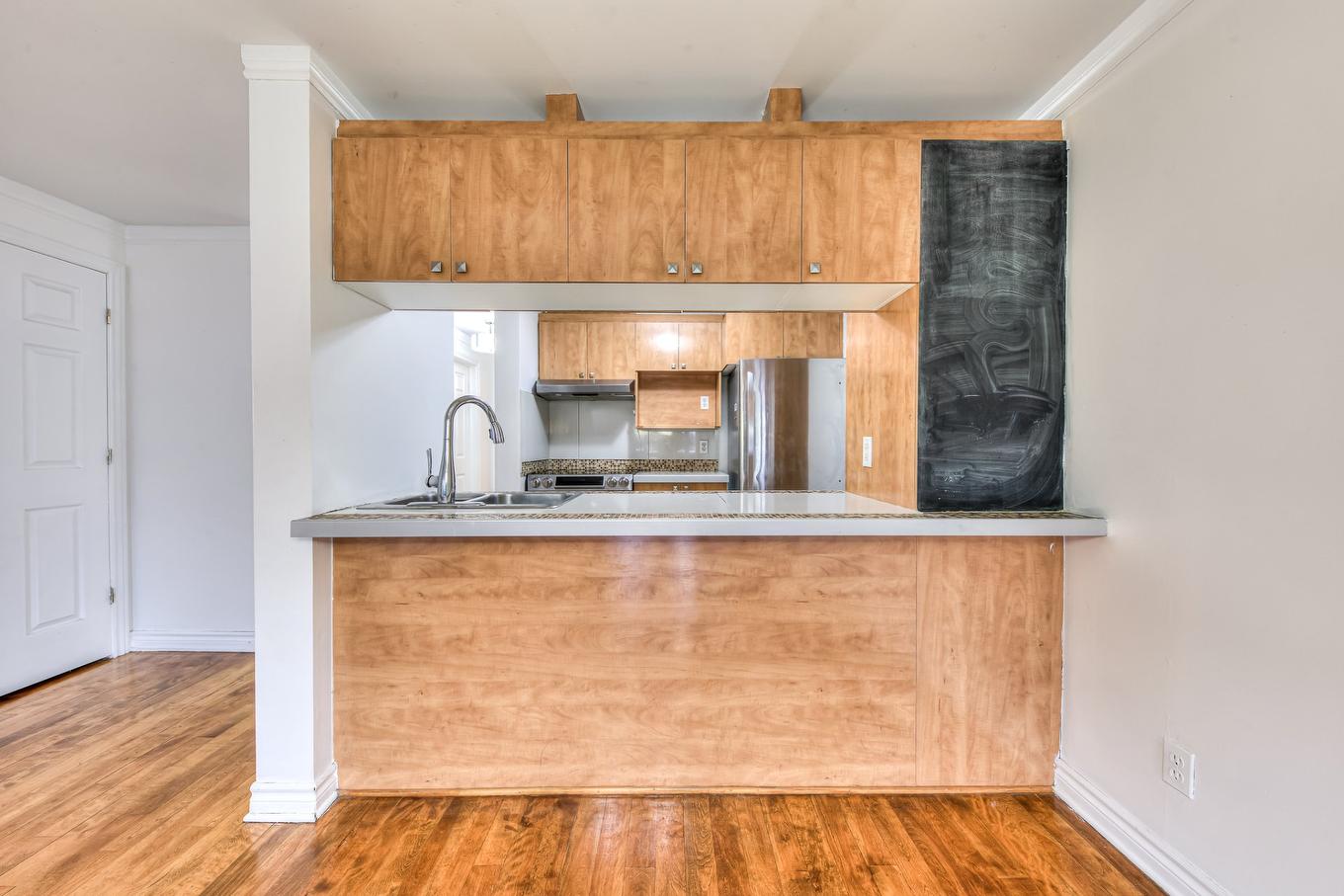 Kitchen - 6017 Rue Hamilton, Montréal (Le Sud-Ouest), QC - Indoor Photo Showing Kitchen With Double Sink