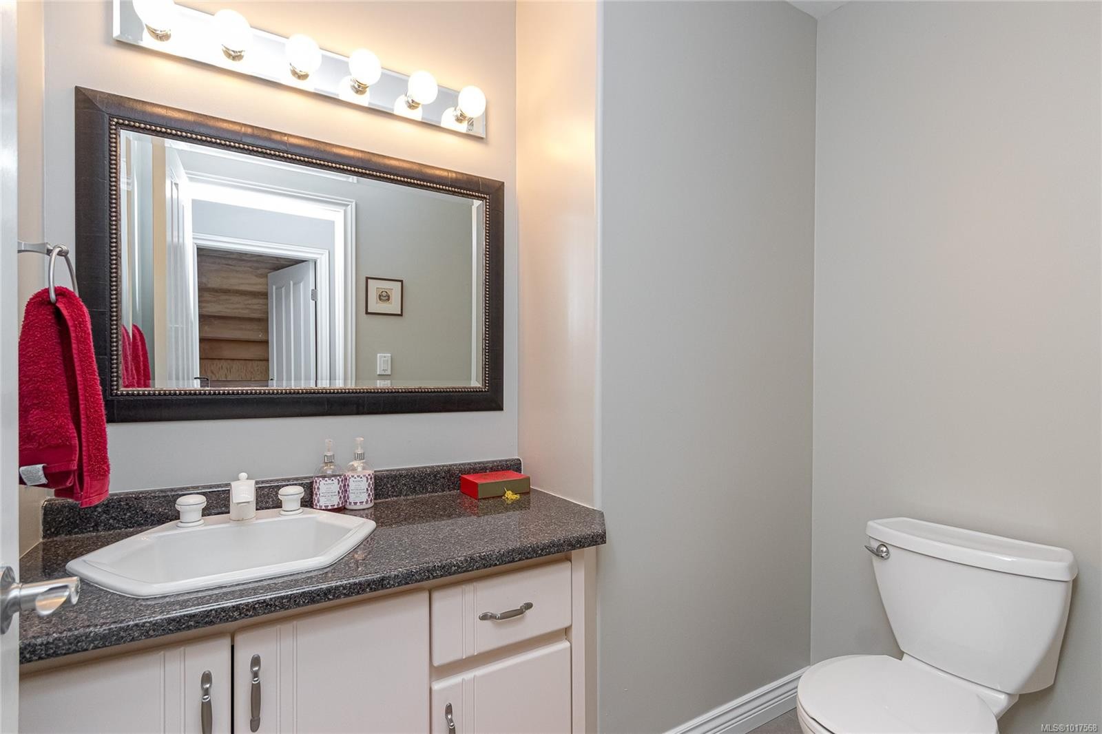 1405 Anna Clare Pl, Saanich, BC