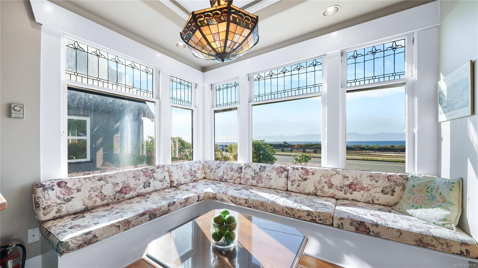 1124 Dallas Rd, Victoria, BC - Indoor