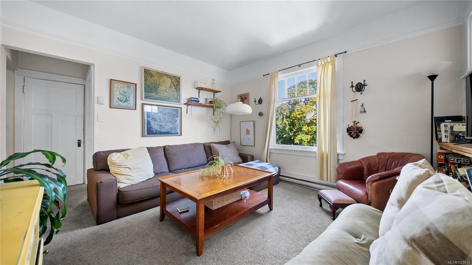 1124 Dallas Rd, Victoria, BC - Indoor Photo Showing Living Room