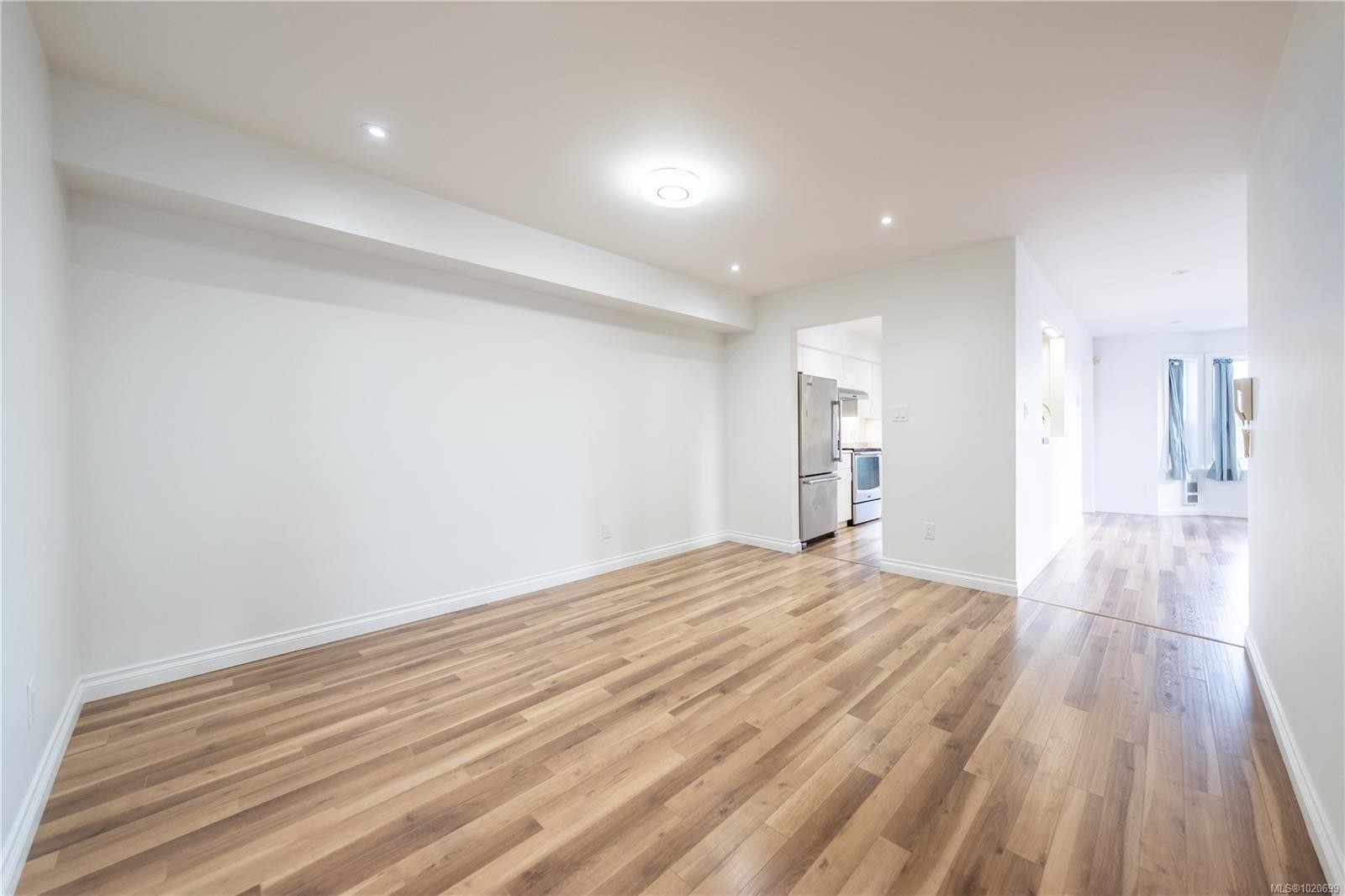 201-327 Prideaux St, Nanaimo, BC - Indoor Photo Showing Other Room