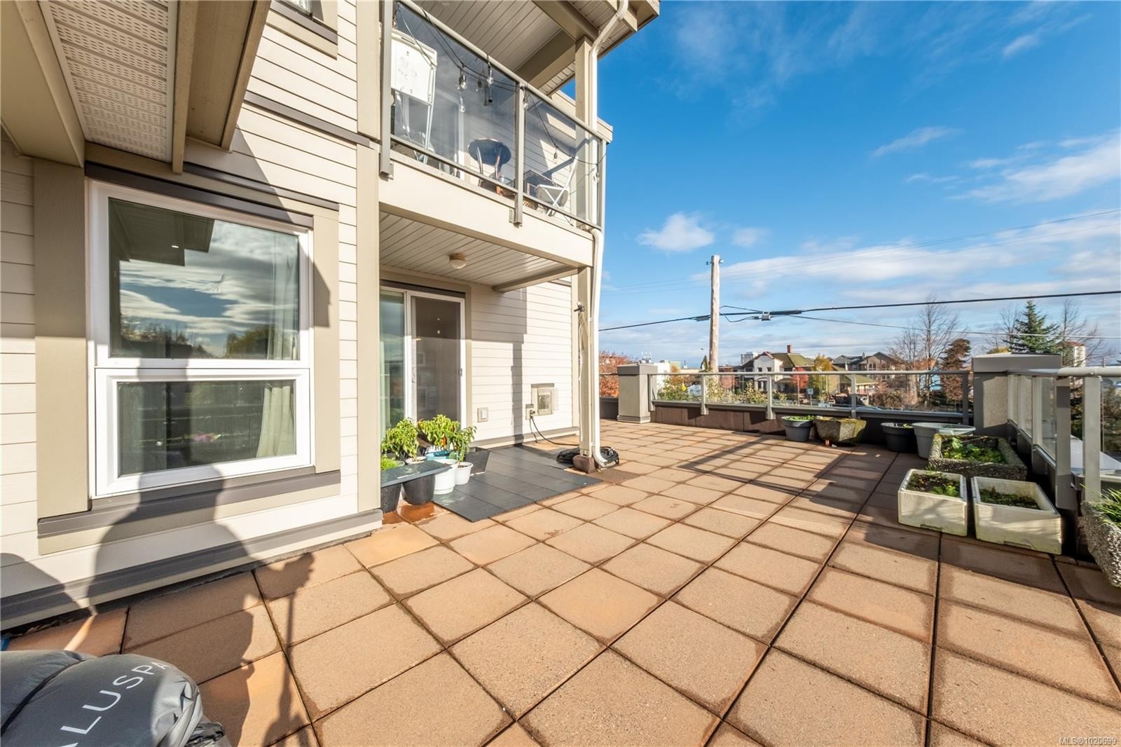 201-327 Prideaux St, Nanaimo, BC - Outdoor With Exterior