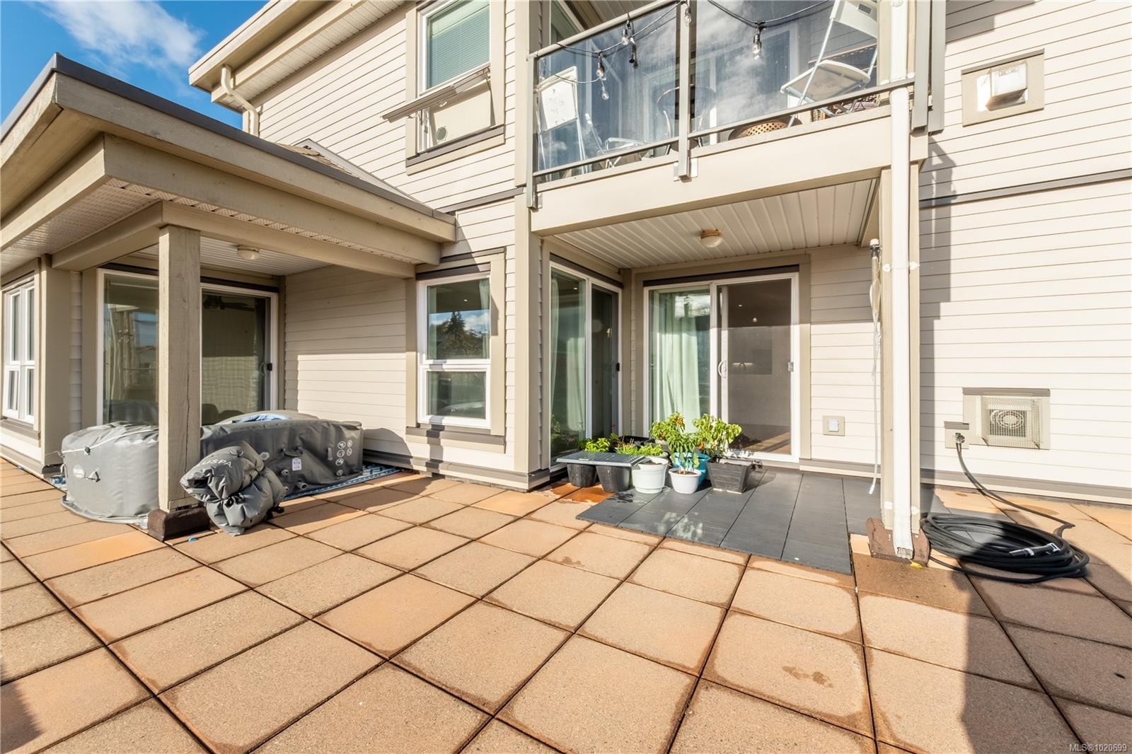 201-327 Prideaux St, Nanaimo, BC - Outdoor With Exterior