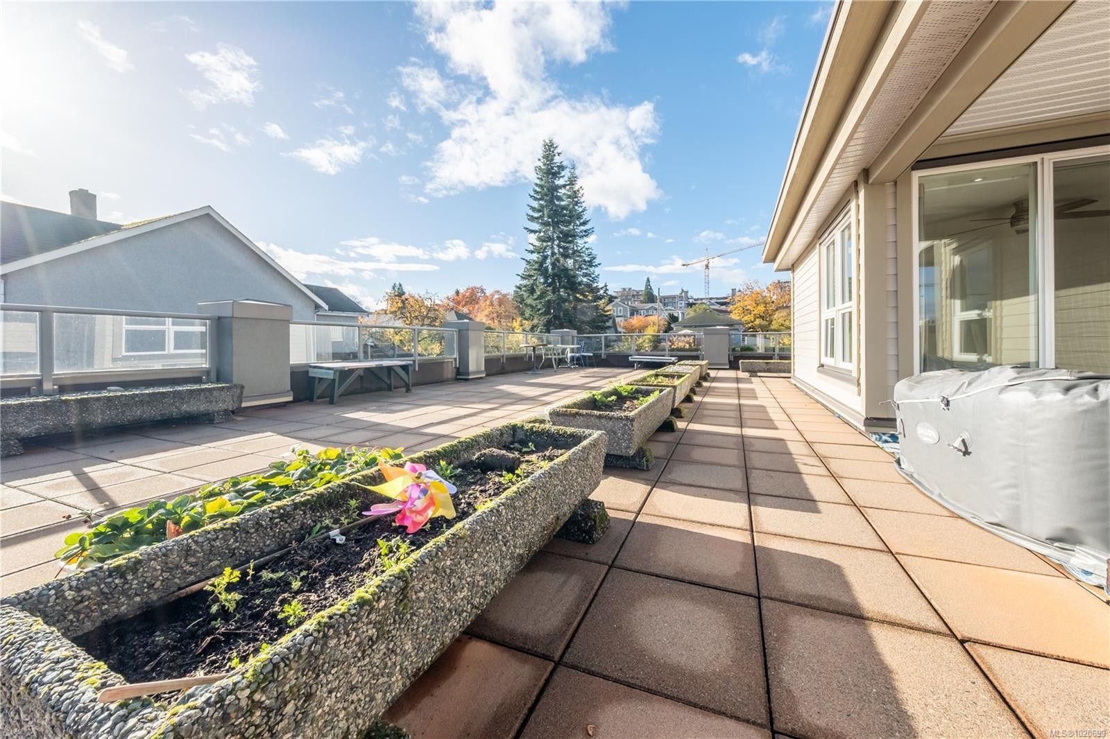 201-327 Prideaux St, Nanaimo, BC - Outdoor