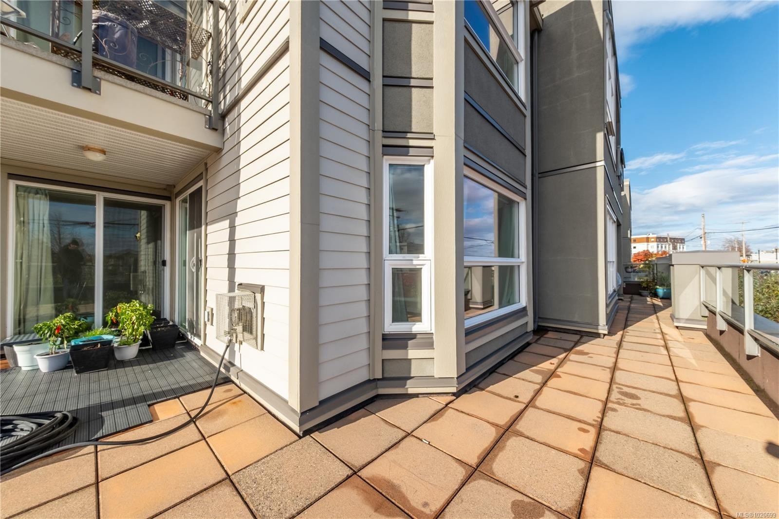 201-327 Prideaux St, Nanaimo, BC - Outdoor With Exterior
