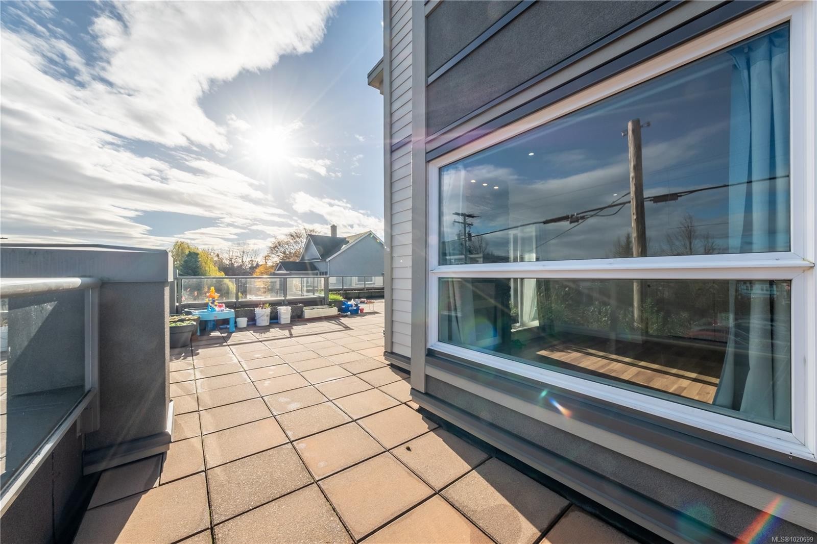 201-327 Prideaux St, Nanaimo, BC - Outdoor With Exterior