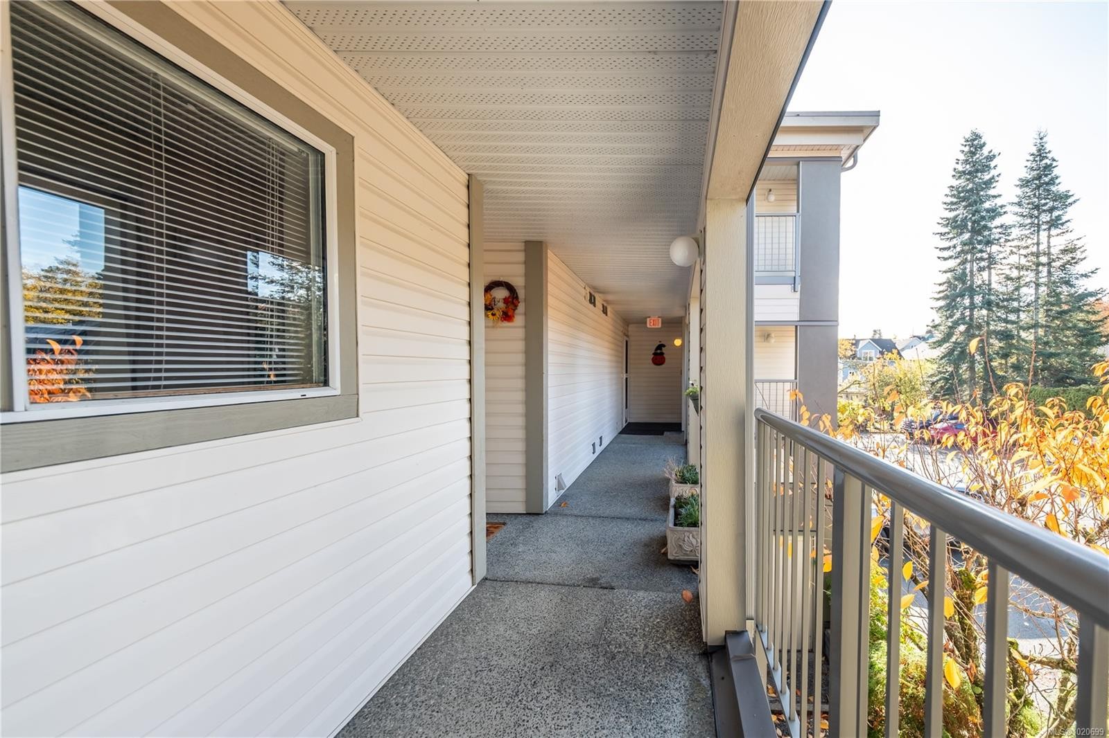201-327 Prideaux St, Nanaimo, BC - Outdoor With Exterior