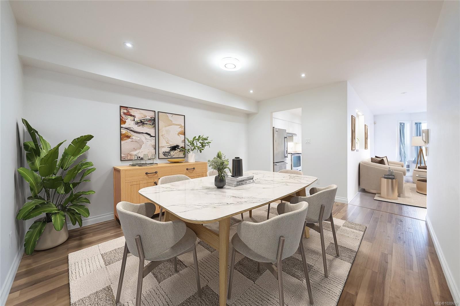 201-327 Prideaux St, Nanaimo, BC - Indoor Photo Showing Dining Room